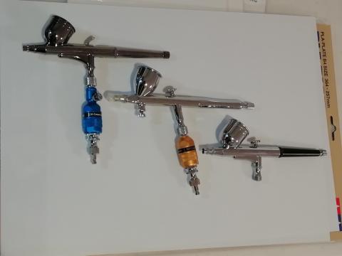 所有エアブラシ(左上がXP725P)