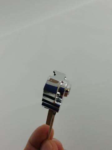 ゲート痕が白色