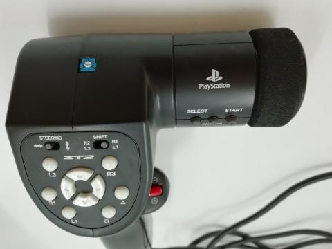 上部に埋め込まれているのが可変抵抗