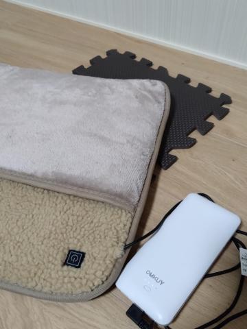 床に直置きは冷たいのでクッションで断熱