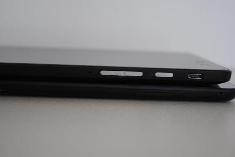 上が Dell Venue 8 Pro 下が CLIDE 9