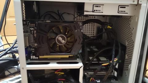 GeForce GTX750Ti刺した所