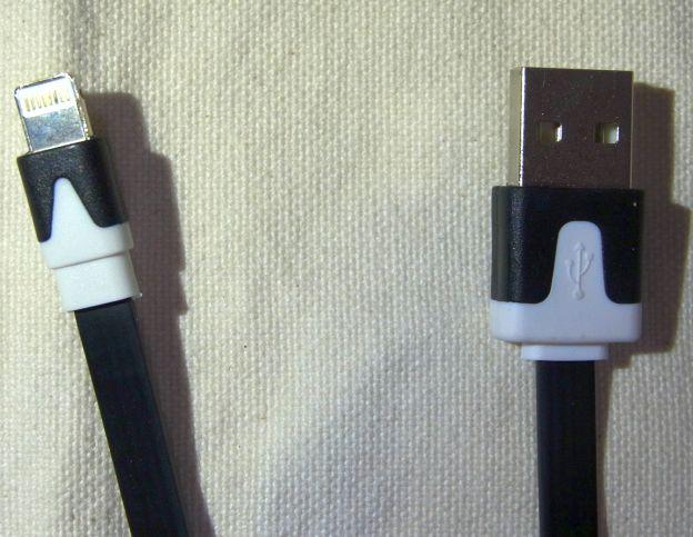 充電専用ではないので端子に欠けはない。