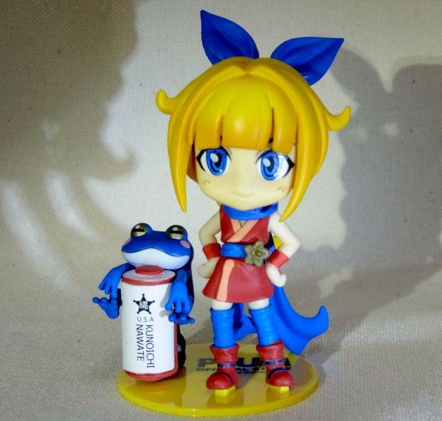 赤と青の忍びの装束に金髪というド派手な三原色構成