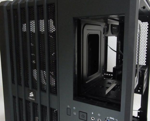 5インチオープンベイは2段あるが90度横倒しなかたちとなる