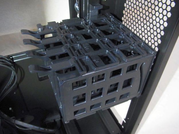 右エリアのシャドウベイ。2.5インチのみの対応。