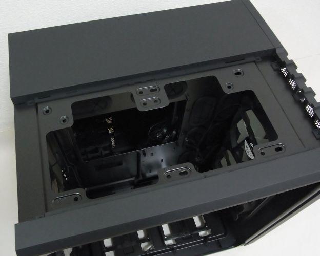 14cmファンが2つ並んで設置できるトップの換気口