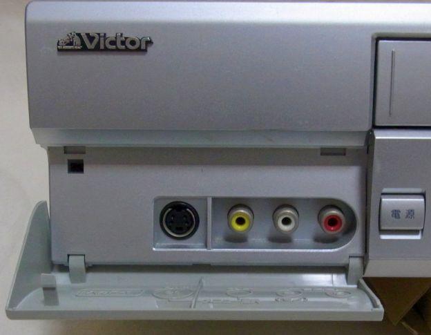 前面にもS映像/コンポジット入力がある(使わないけど)