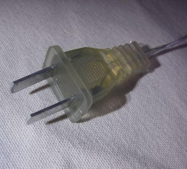 デンジャラス感漂うコンセントプラグ