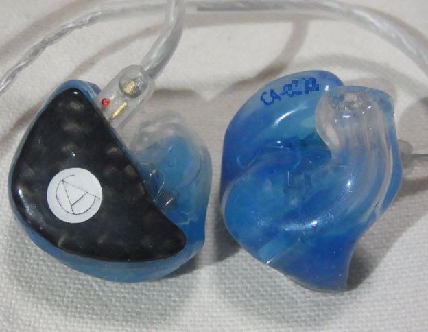 円の中にCとAを組み合わせたCustom Artのマークは少しエッジが甘い感じ。