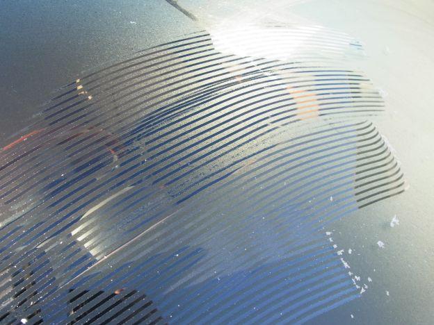 「氷」面でガリガリ削り...