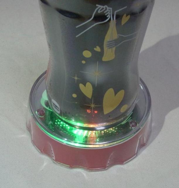 こんな感じに色が変わる...けど中身が入ってるとイマイチ。