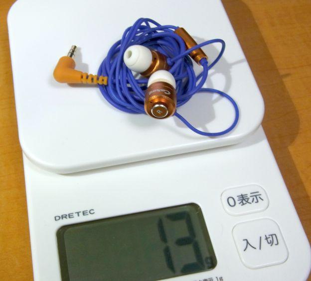 アルミハウジングだがTITTAは軽い(現在イヤチップは非純正)。