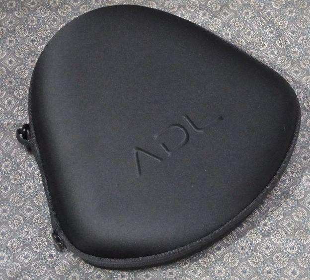 カラビナが付いてぶら下げられるようにはなっているが...つかうかな?