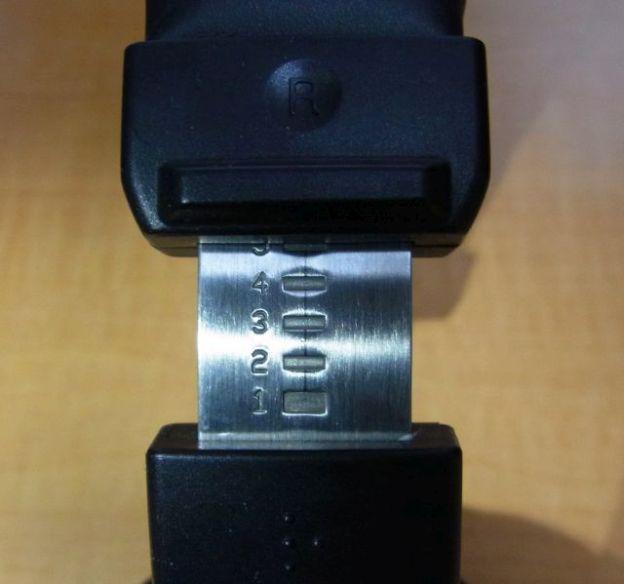 一方HA-MX10には目盛があり、左右均等の長さにするのが簡単。