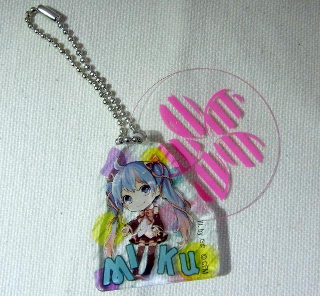 ミクというとイメージする黒と緑ではない。
