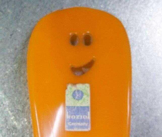 もう剥がれかけのシール...