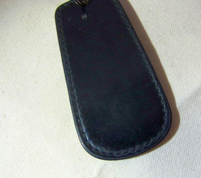 表は光沢がある表革で足のすべりが良い。