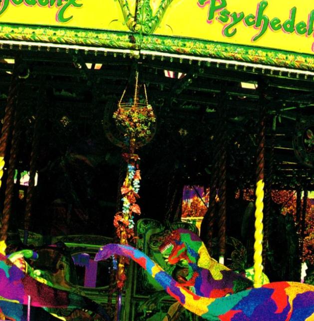 ジャケットはサイケな感じのコラージュがされたメリーゴーランド。