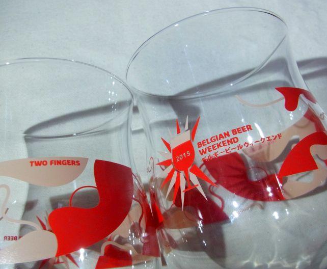 年度の刻印の裏には“TWO FINGERS”と描かれているあたりが酒類専用グラス