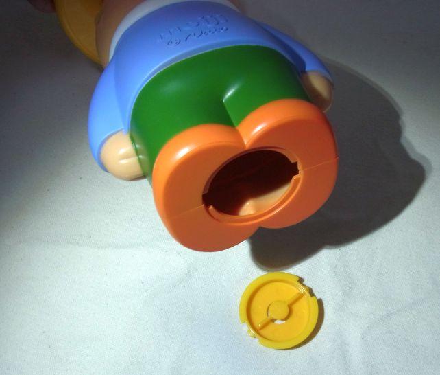 底はゴム蓋ではなく、ひねって外すパターン。