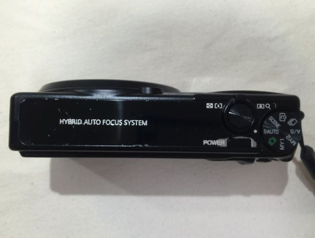 元々電源スイッチの部分はややスレていたが他のところもはげてきた..この部分の耐久性は低い