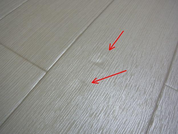 置いていただけでできた凹み