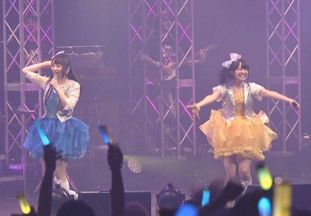 ピョンピョンしながら会場を煽るへごちん。盛り上げ上手!