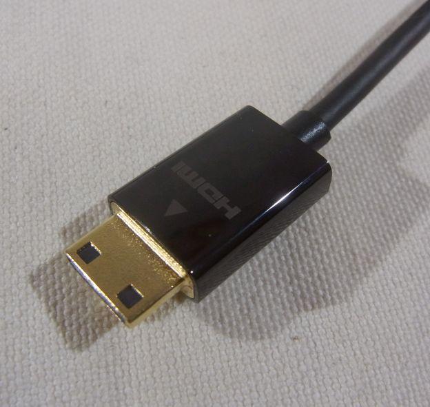 ミニHDMI側はもちろん小さいが...