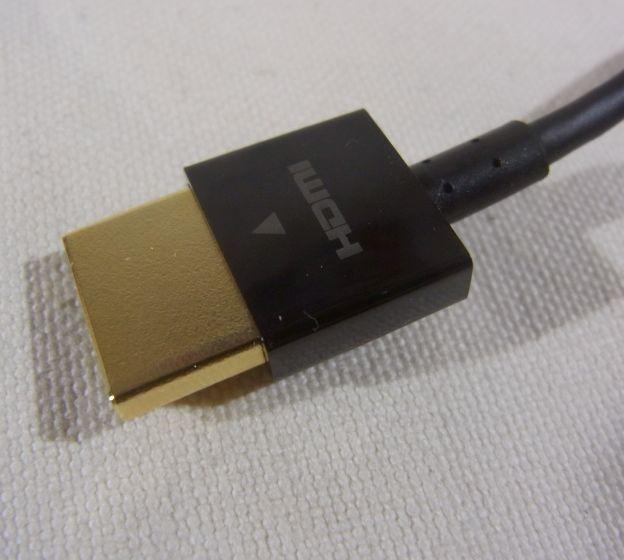 フルHDMI側もか~な~り小さい