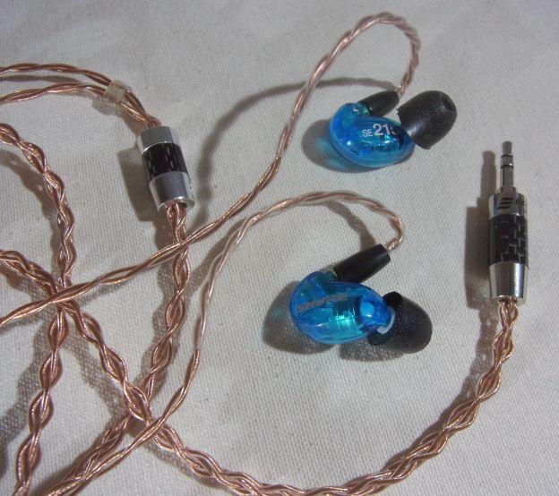 MMCX部分も問題なく装着できる。