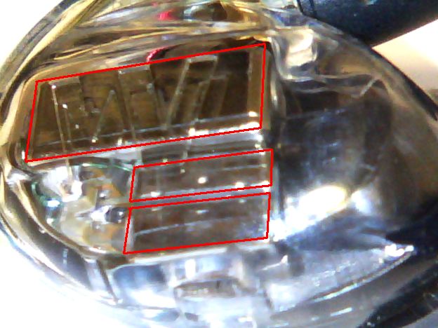 装着時上になる方に大きなBAドライバーが、下に2段同じ大きさのドライバーがぶら下がる。