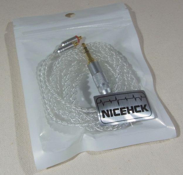 両端の端子を表すシール(MMCXコネクタ 3.5mm)は裏面に貼り付け