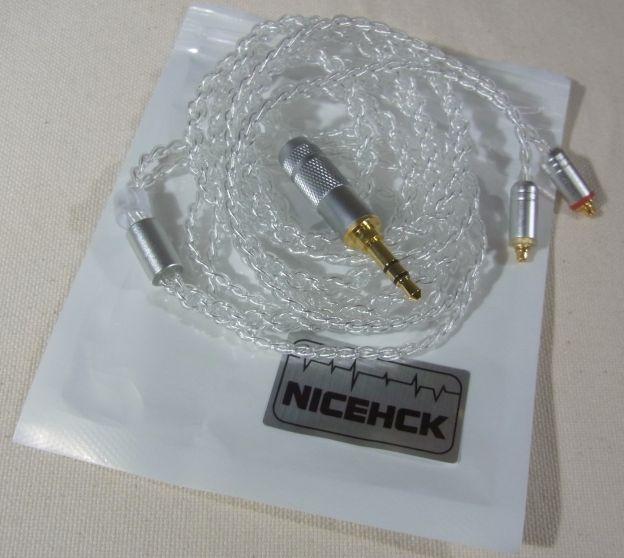 テグスのような光沢を持つ美しい外観