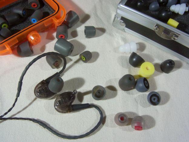 取っ替えひっかえイロイロ聴きまくったが、意外にも純正が良い