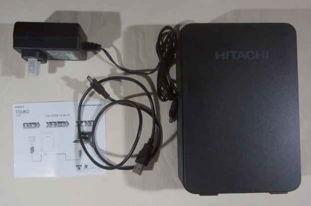 ACアダプターも結構デカイ