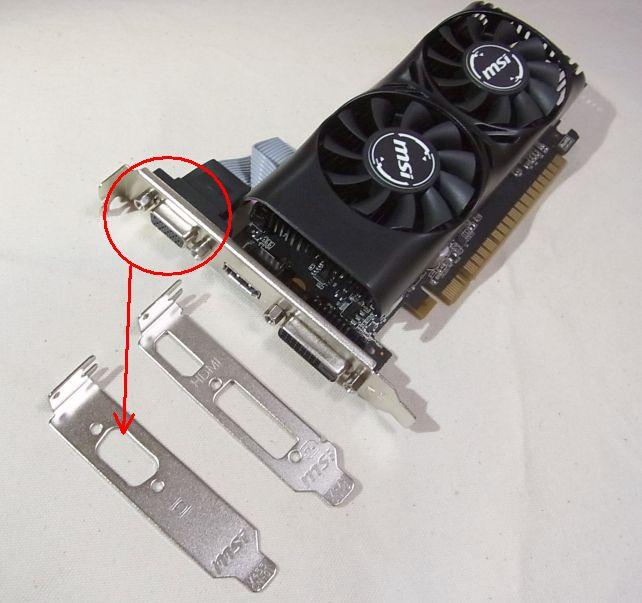 D-Subは基板固定でなく、ロープロのスロットカバーを2段にして移動することが出来る