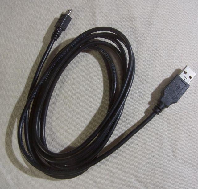 (写真でも雰囲気でてるが)若干クセが付きやすいケーブル素材