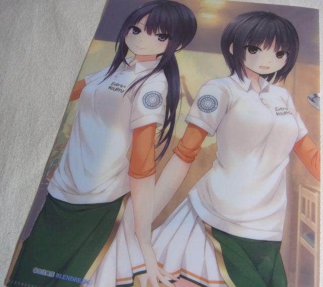 なぜかテニスウエア程度のミニ丈である