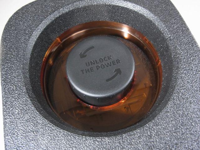 後ろのつまみを回してCPUブロックを取り外す。