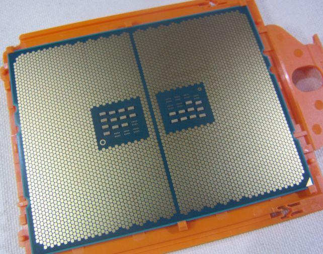 CPU端子はLGAタイプ