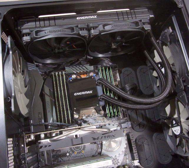 クーラントチューブを前まわしにしたので、すっきりしたレイアウト