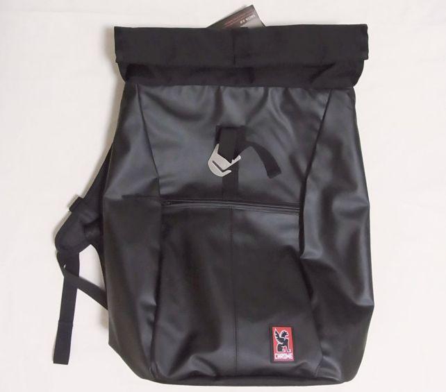 基本つや消し系の黒で背広でもさほどに浮かない。