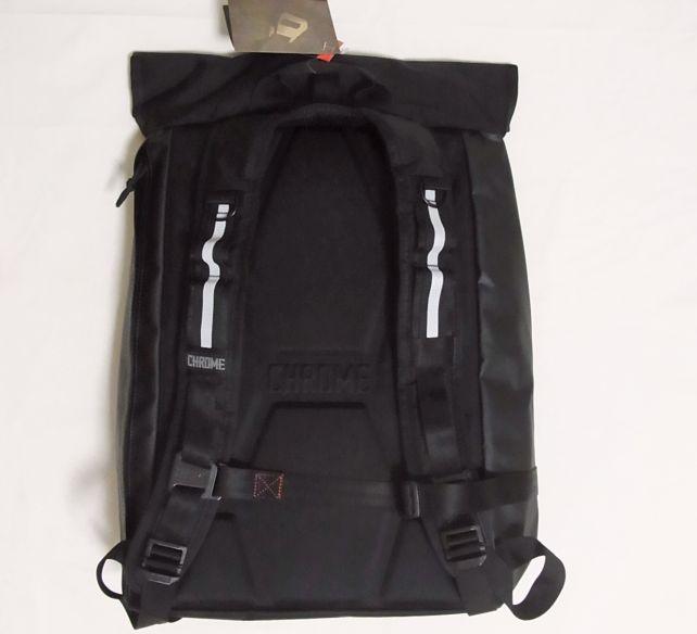 重いものを入れても胸に渡すベルトで体幹に重心が寄り添う