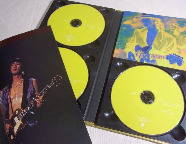 右上のネガポジ反転のような絵の部分には特にシカケはない