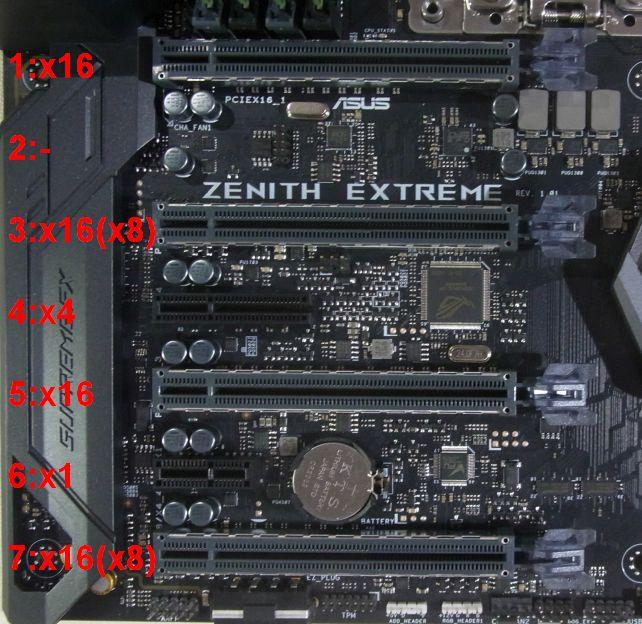 x16形状のスロットは金属枠付き。間にM.2スロットがないのでx4の位置がいい
