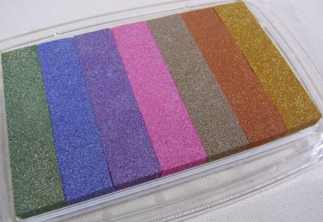 緑・青・紫・ピンク・若干茶色っぽい灰色・茶色・金色の7色