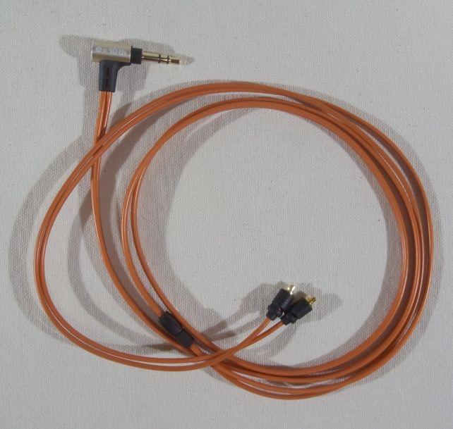 DAP側はL字、MMCX側はワイヤなし