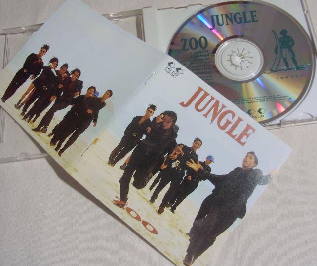 ジャケットの写真はメンバーが重なり合っていて、「個」としてはよく解らない...