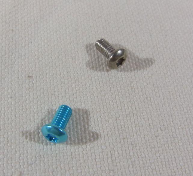 標準品とカラーボルトの差